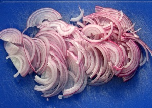 sliced-red-onions